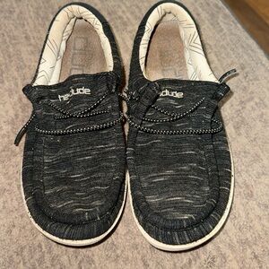 Youth Hey Dudes size Y4.